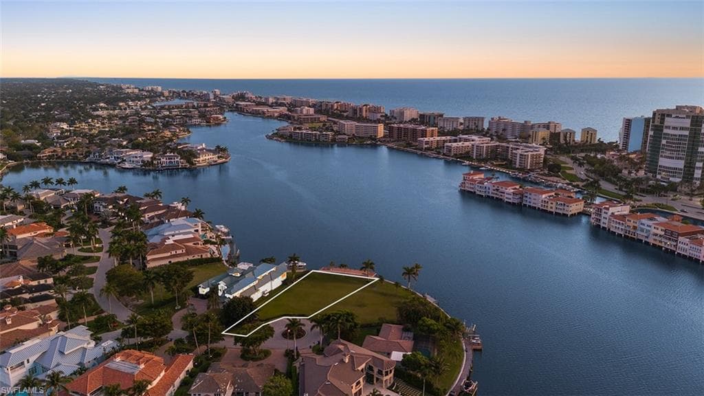 206 Mermaids Bight NAPLES, FL 34103