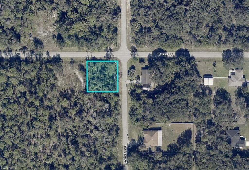 2406 19th ST LEHIGH ACRES, FL 33972
