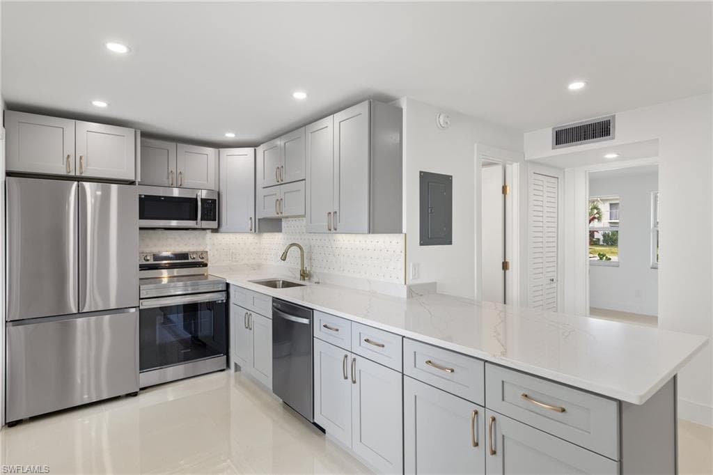 635 12th AVE S 635 NAPLES, FL 34102