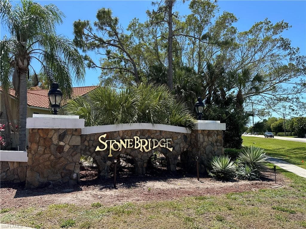 8726 Lakefront CT FORT MYERS, FL 33908