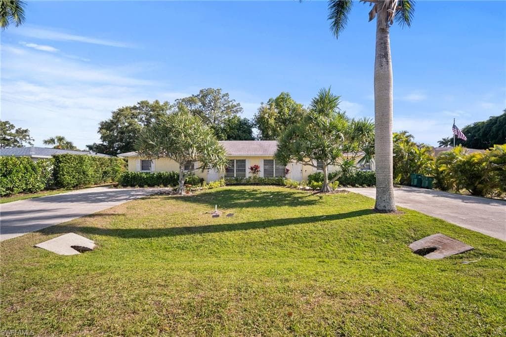 788 102nd AVE N NAPLES, FL 34108