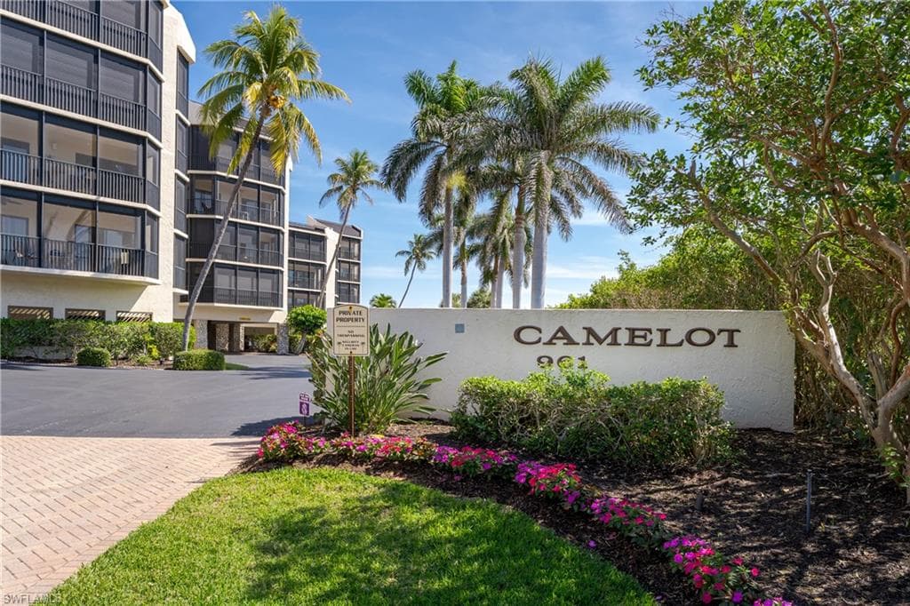 961 Collier CT 105 MARCO ISLAND, FL 34145