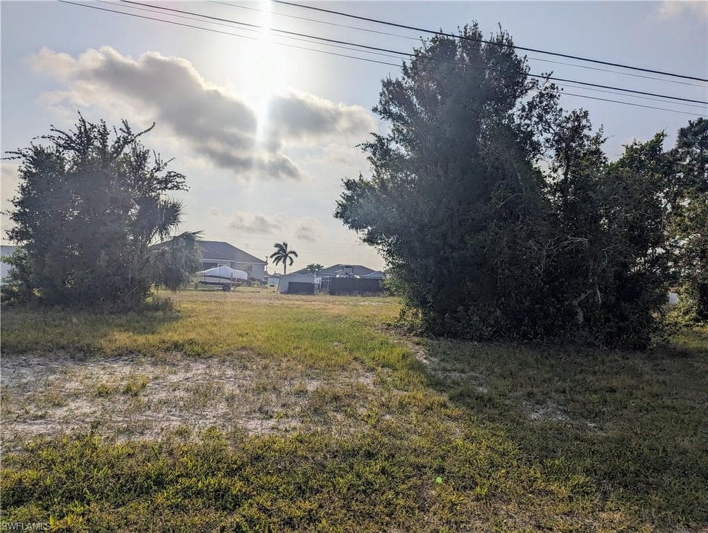 707 7th PL CAPE CORAL, FL 33993