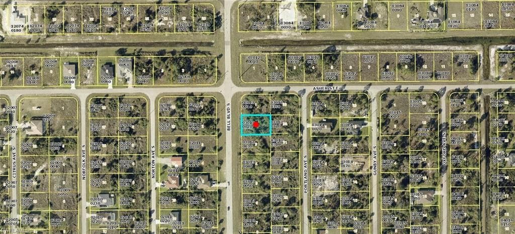 909 Bell BLVD S LEHIGH ACRES, FL 33974