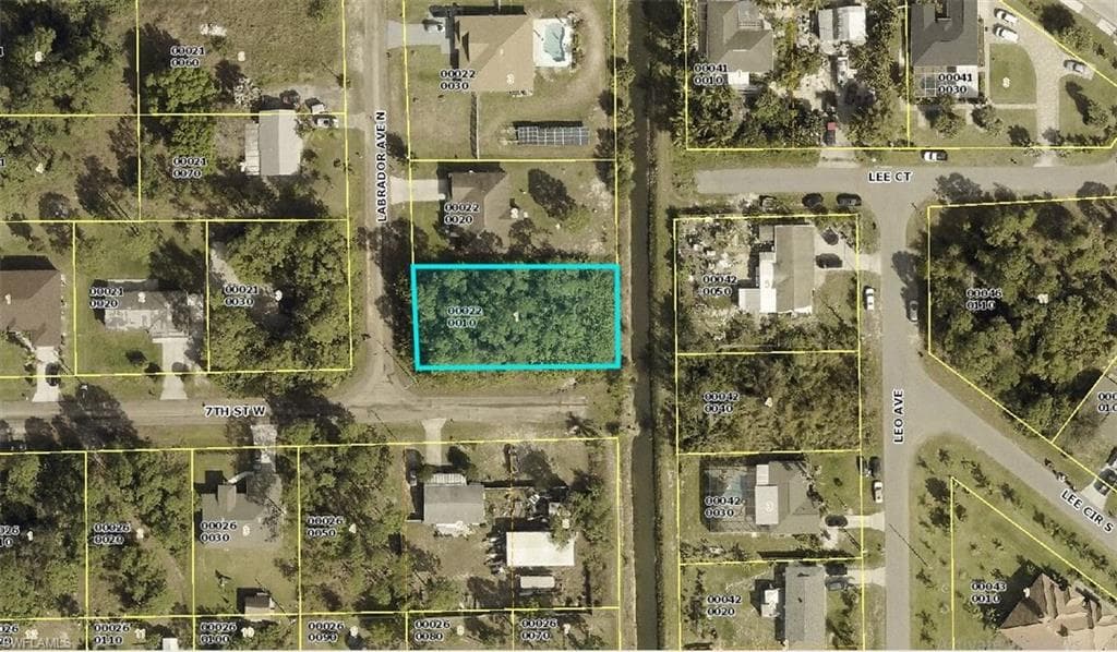 700 Labrador AVE N LEHIGH ACRES, FL 33971