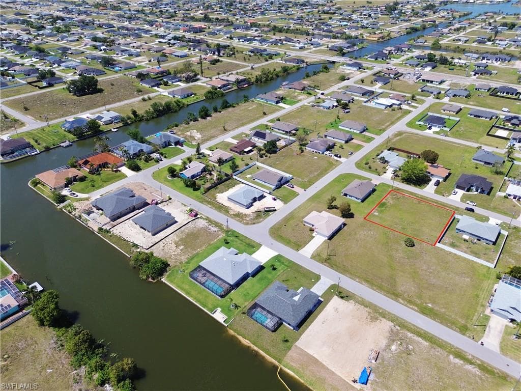 208 NW 6th TER CAPE CORAL, FL 33993