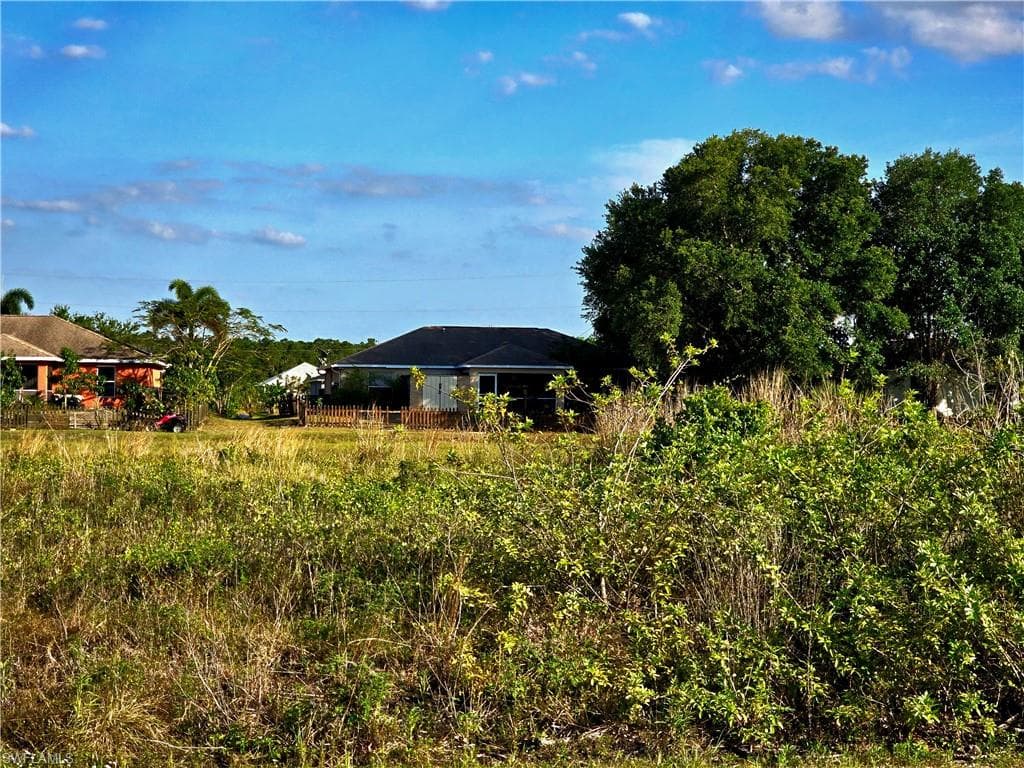 523 Paloma AVE LEHIGH ACRES, FL 33974