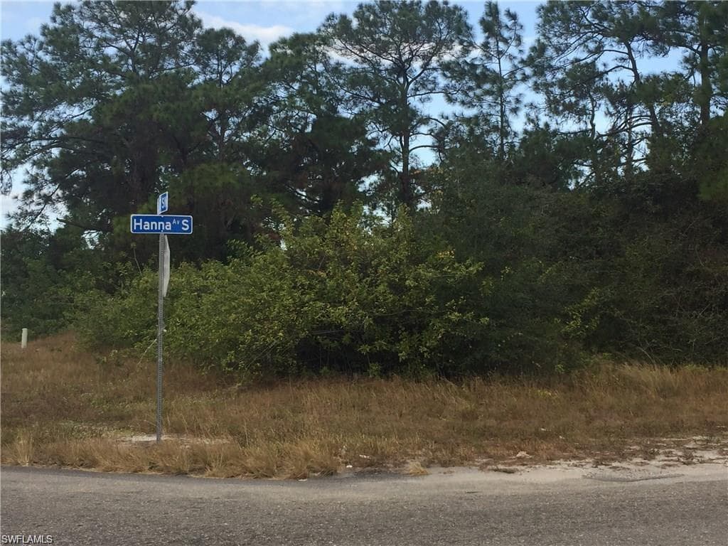2802 8th ST SW LEHIGH ACRES, FL 33976