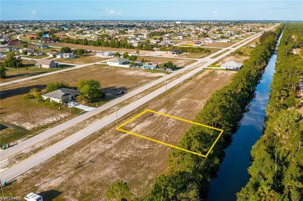 317 Wilmington PKWY CAPE CORAL, FL 33993
