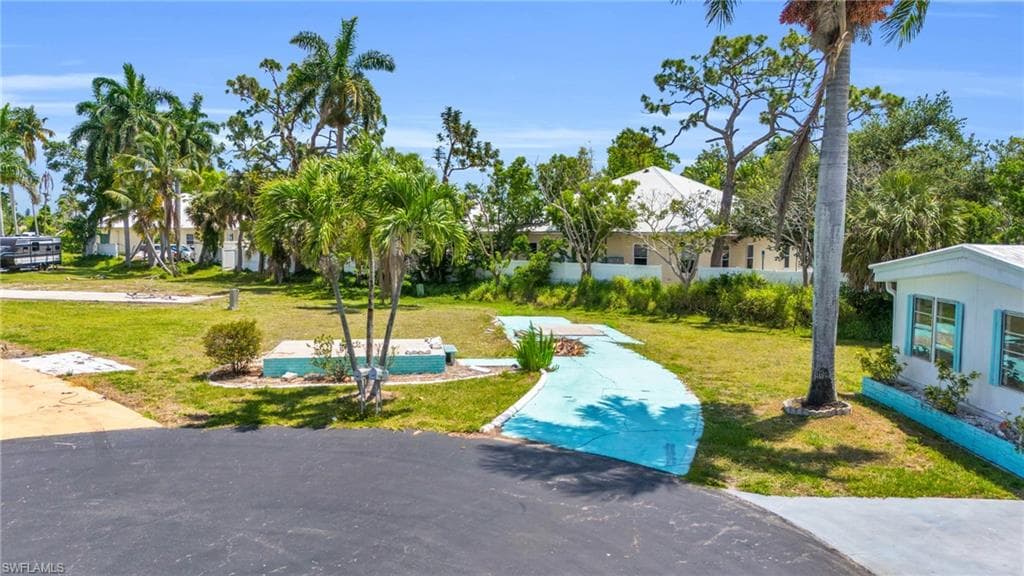 120 Ash LN FORT MYERS, FL 33908