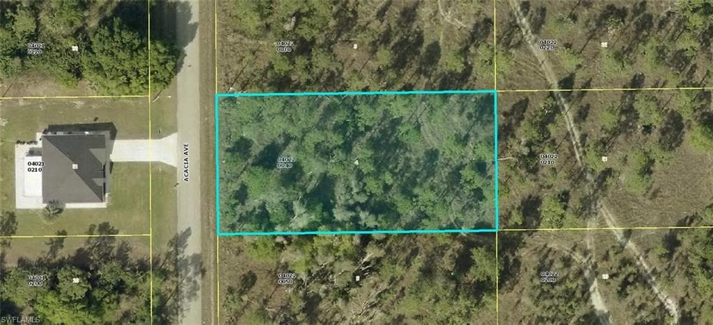 916 Acacia AVE LEHIGH ACRES, FL 33972