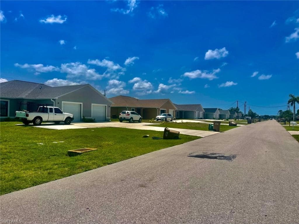 3605 SW 8th PL CAPE CORAL, FL 33914