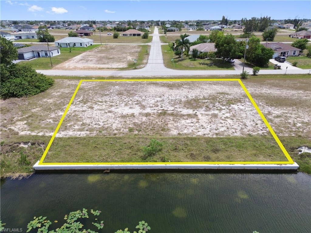 2083 NW 17th ST CAPE CORAL, FL 33993
