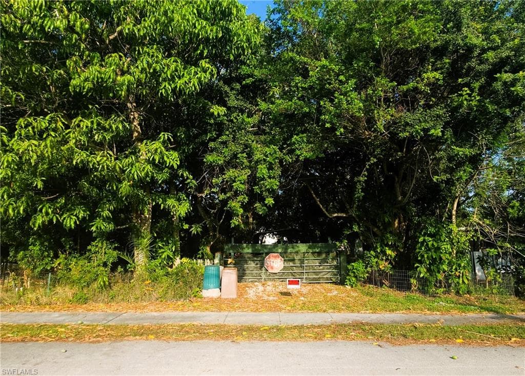 79 Isle Of St Thomas ST NAPLES, FL 34114