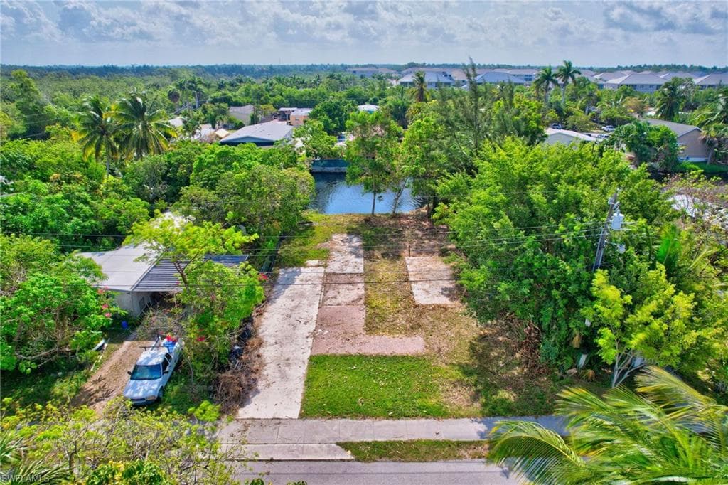 46 Moon Bay ST NAPLES, FL 34114