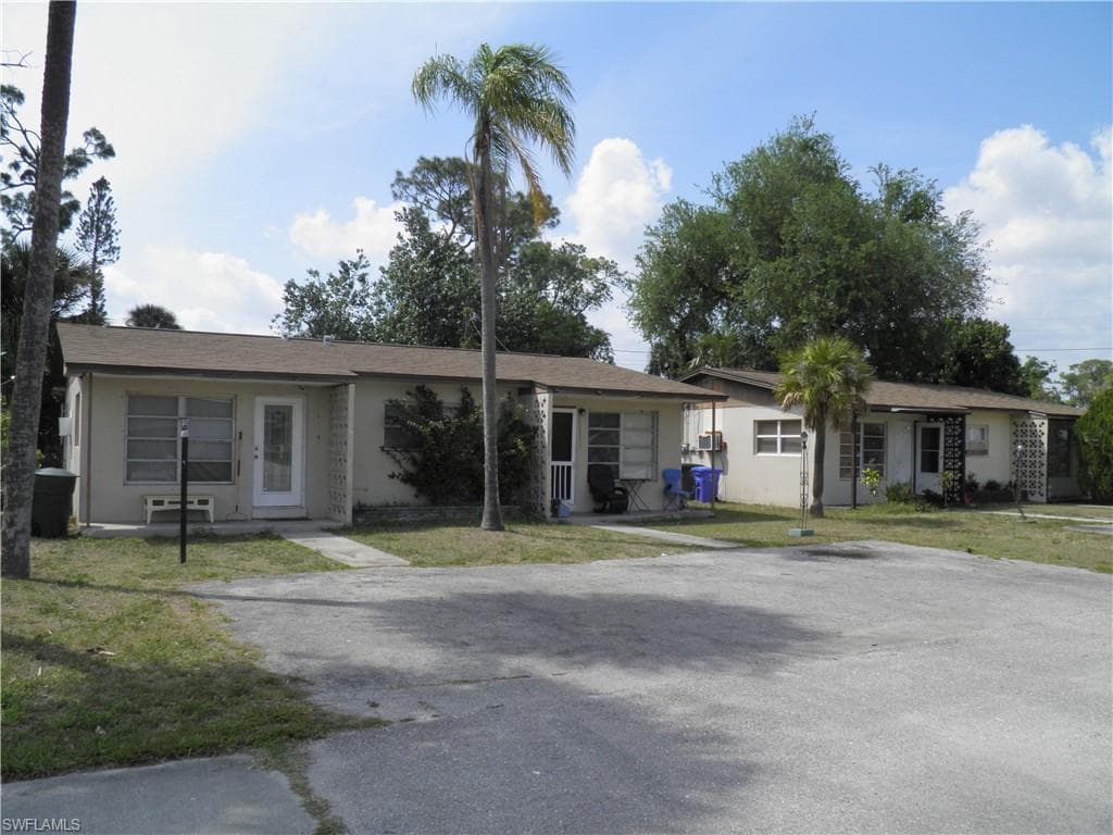 2566 Jackson ST FORT MYERS, FL 33901