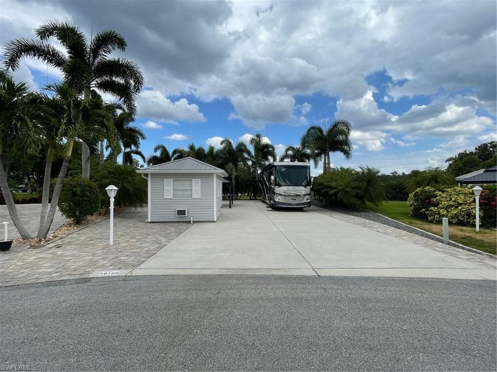 10180 SHADOWOOD CT FORT MYERS, FL 33905