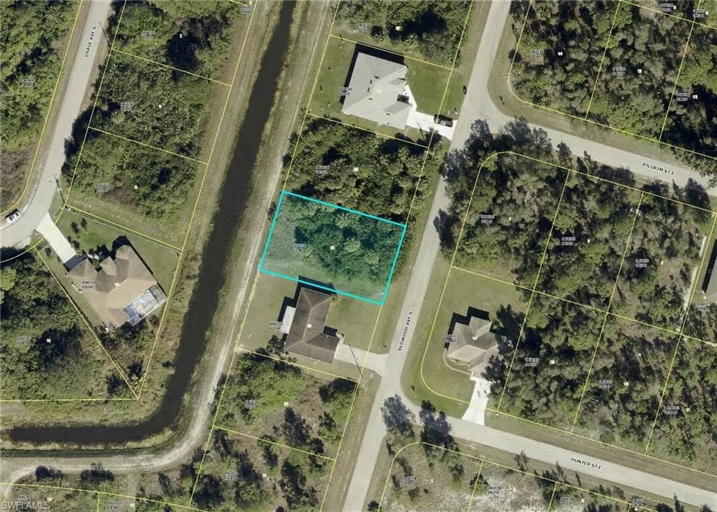 558 Redwood AVE S LEHIGH ACRES, FL 33974