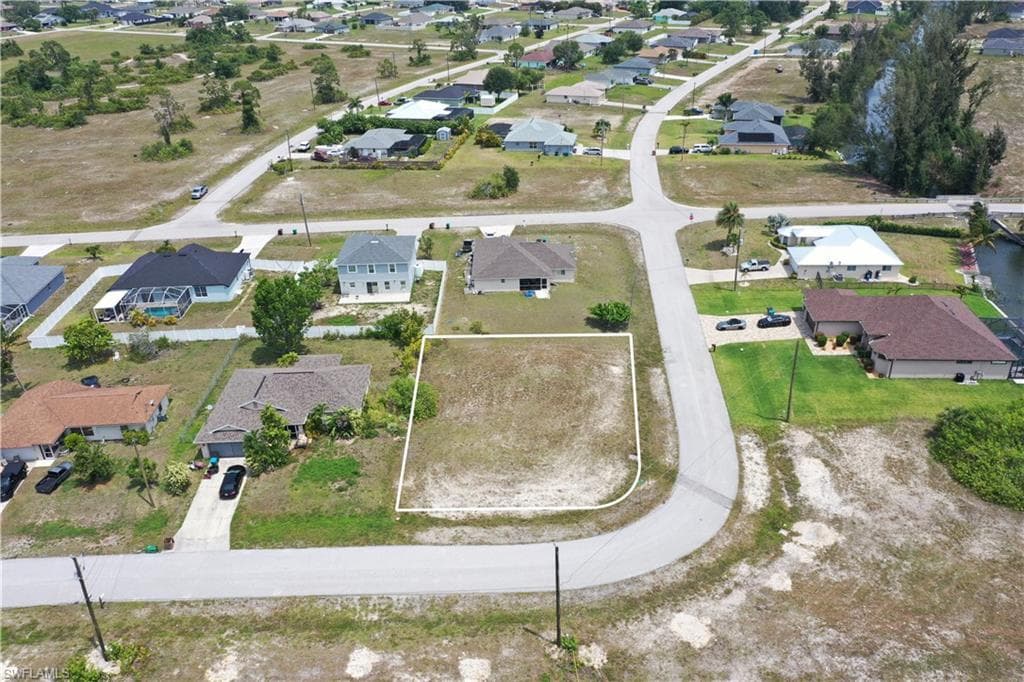 2115 15th ST CAPE CORAL, FL 33993