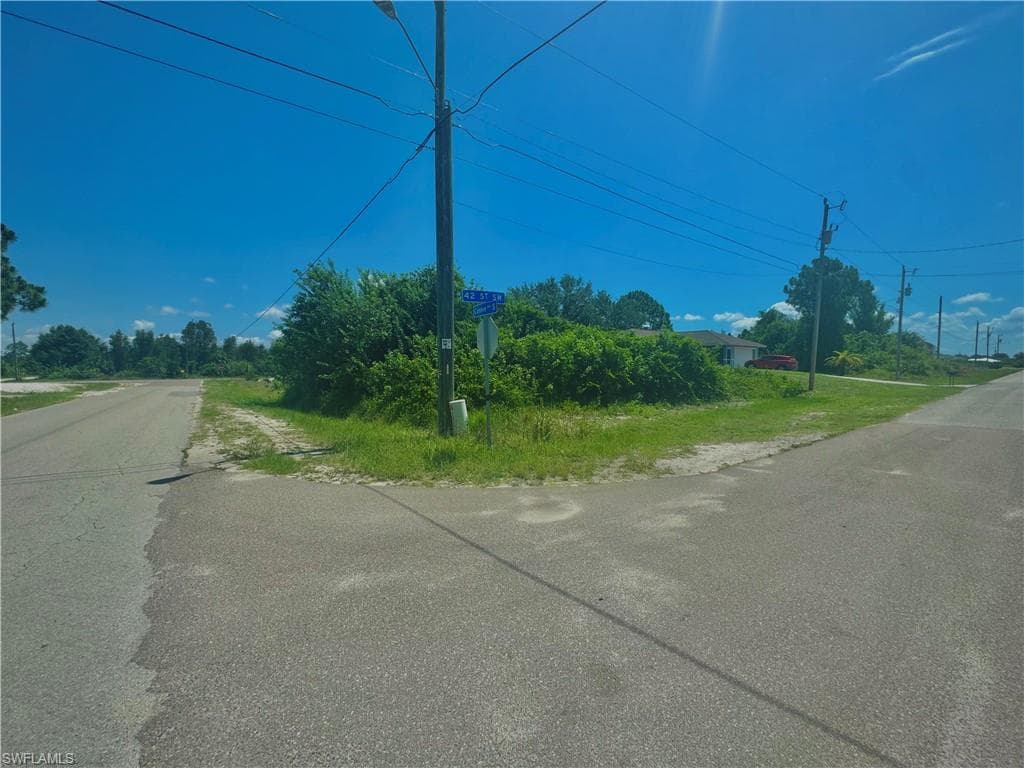 2516 42nd ST SW LEHIGH ACRES, FL 33976