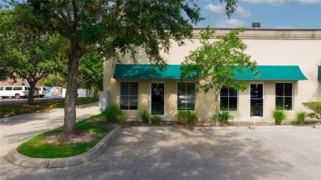 1076 Business LN 1 NAPLES, FL 34110