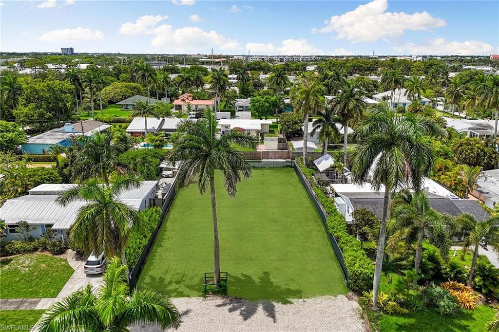 1174 Broad AVE N NAPLES, FL 34102
