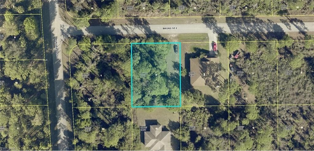 918 Broad ST E LEHIGH ACRES, FL 33974