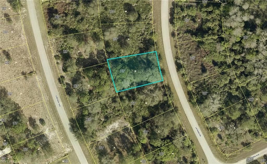 1865 Latham DR LEHIGH ACRES, FL 33972