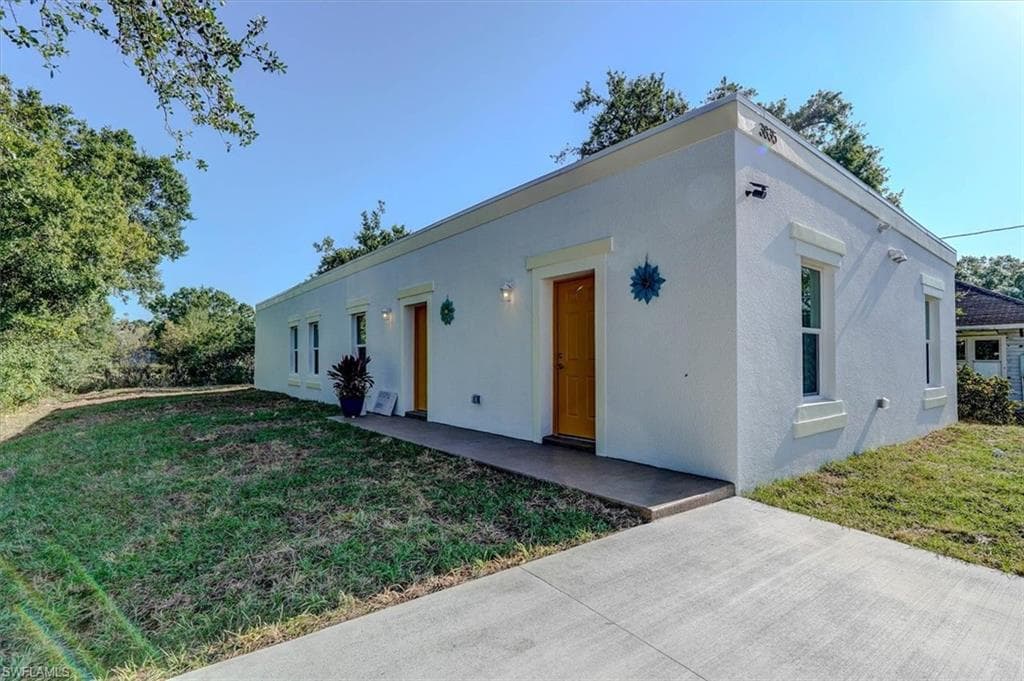 3835 Lora ST FORT MYERS, FL 33916
