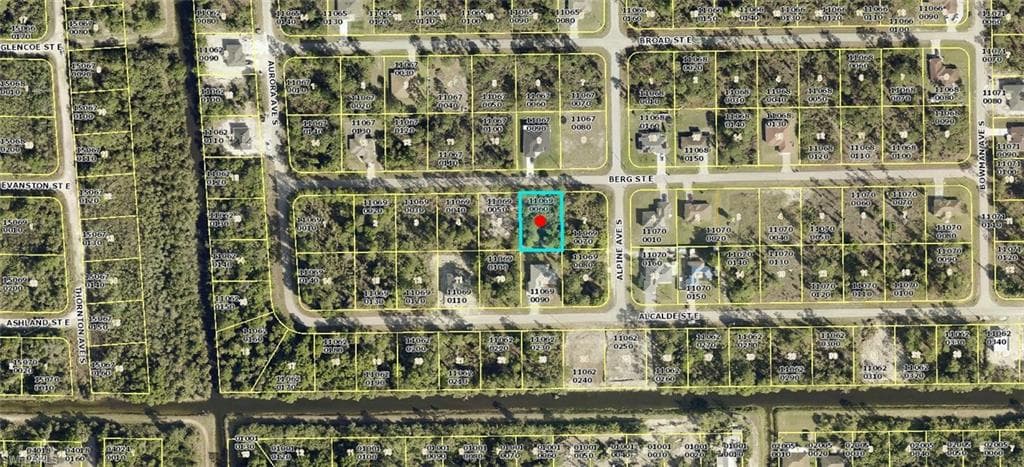 926 Berg ST E LEHIGH ACRES, FL 33974