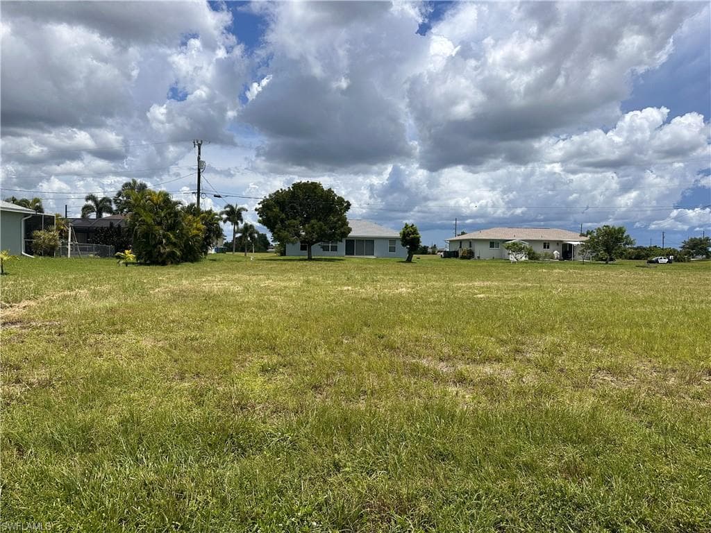 2705 NW 1st PL CAPE CORAL, FL 33993