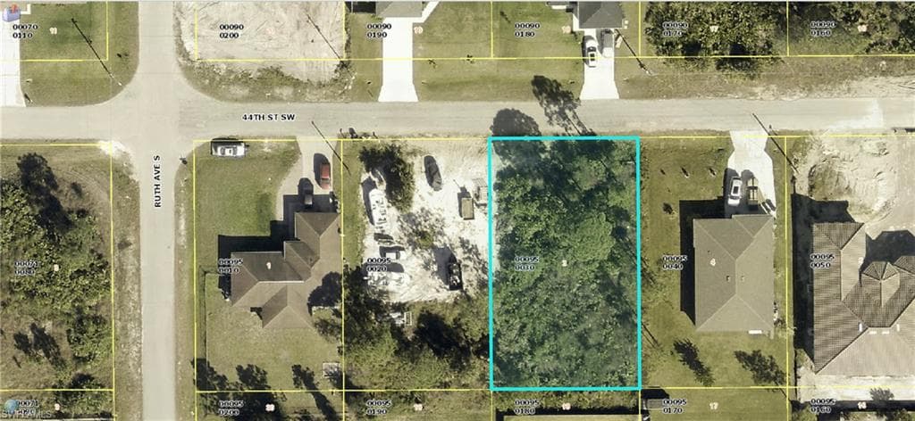3215 44th ST SW LEHIGH ACRES, FL 33976