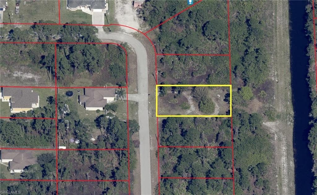 569 Aspen AVE S LEHIGH ACRES, FL 33974