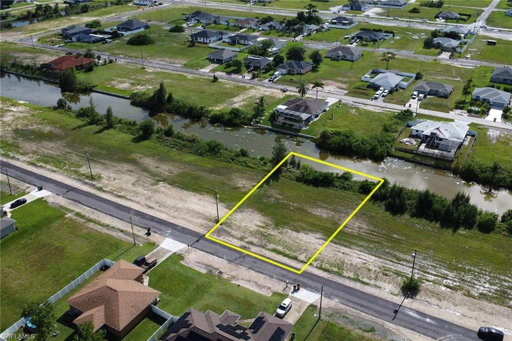 1012 NE 1st PL CAPE CORAL, FL 33909