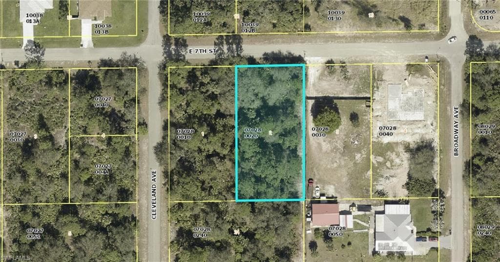 1502 7th ST LEHIGH ACRES, FL 33972