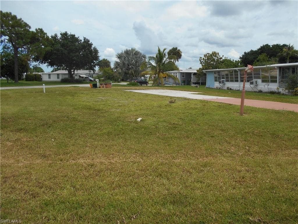 501 Riviera BLVD W NAPLES, FL 34112
