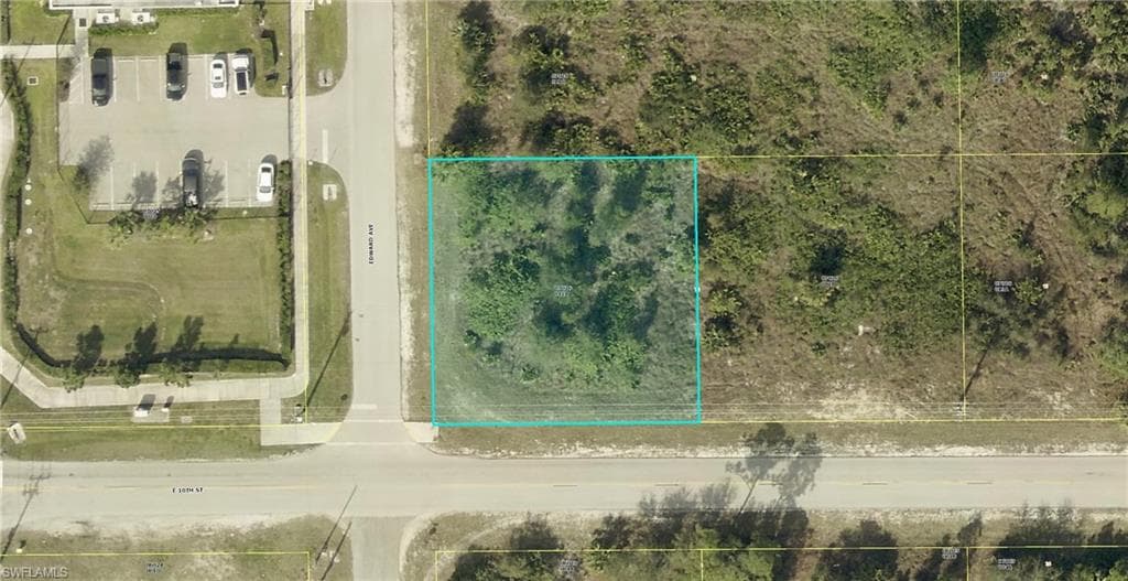 2401 E 10th ST LEHIGH ACRES, FL 33936