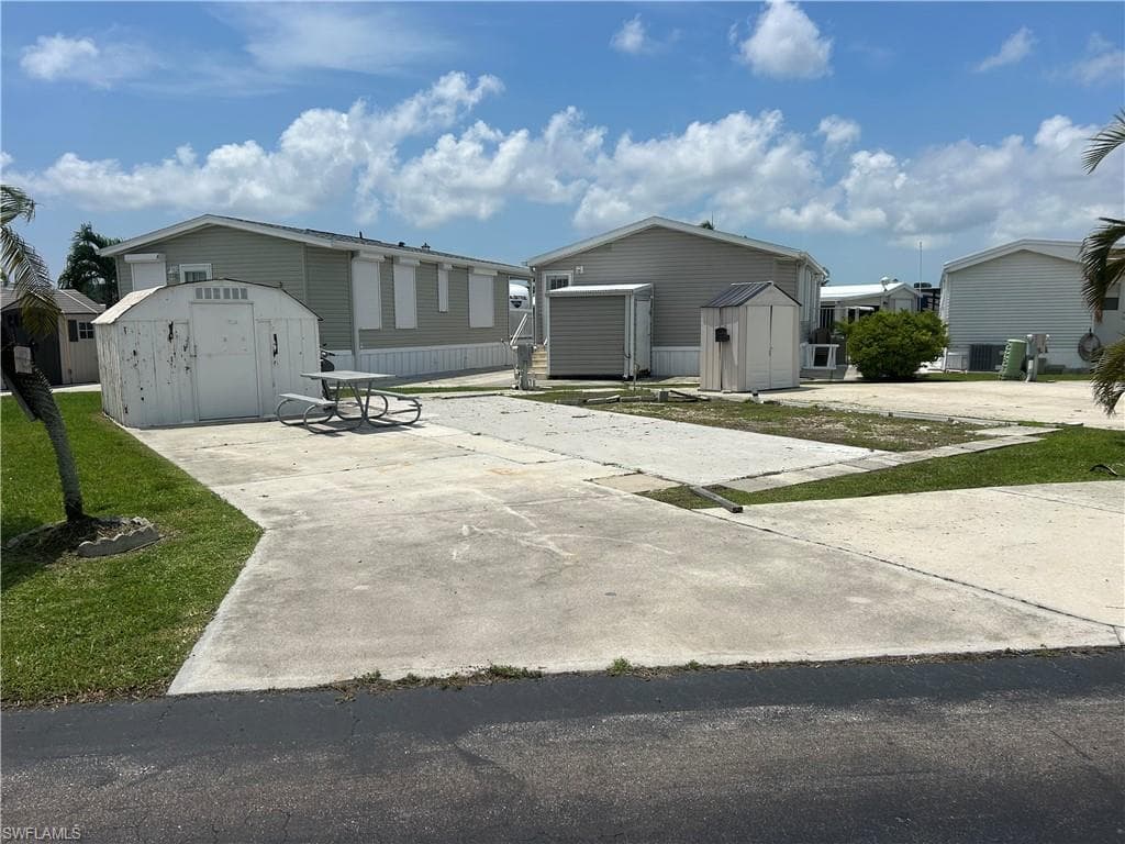 11661 Fox Sparrow DR FORT MYERS, FL 33908