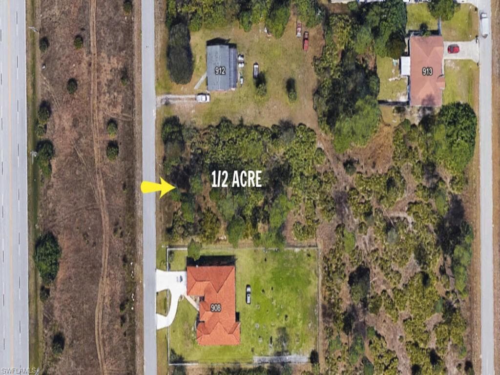 910 Edward AVE LEHIGH ACRES, FL 33936