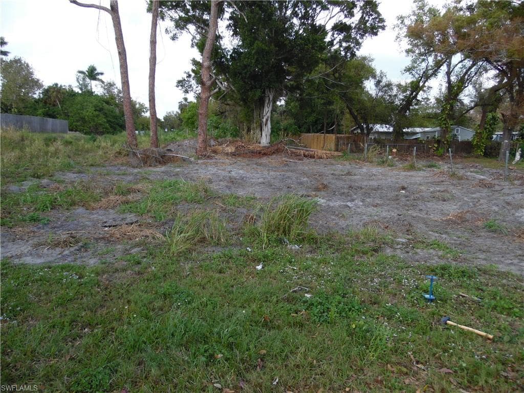 556 Clark ST NORTH FORT MYERS, FL 33903