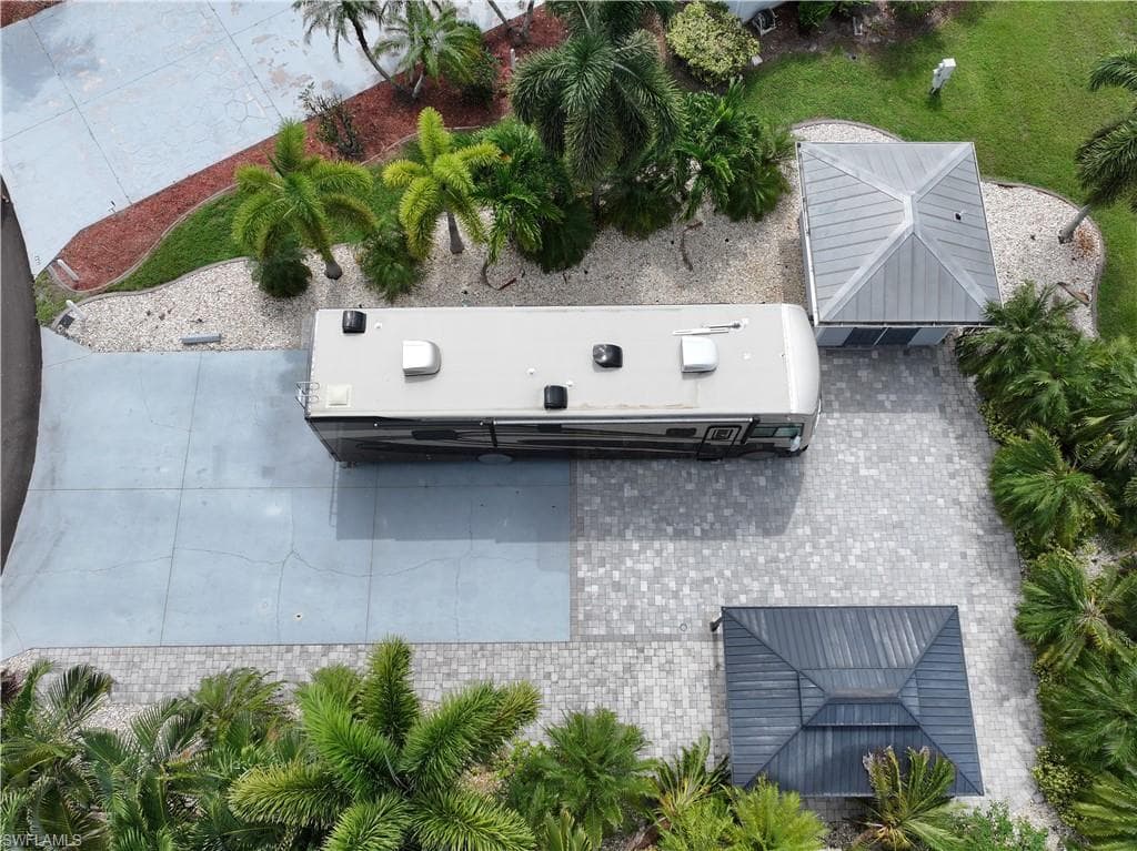 10095 PARKWOOD DR FORT MYERS, FL 33905