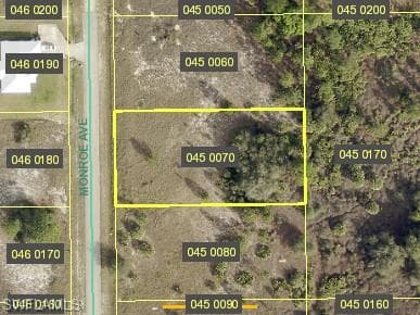 1910 Monroe AVE LEHIGH ACRES, FL 33972