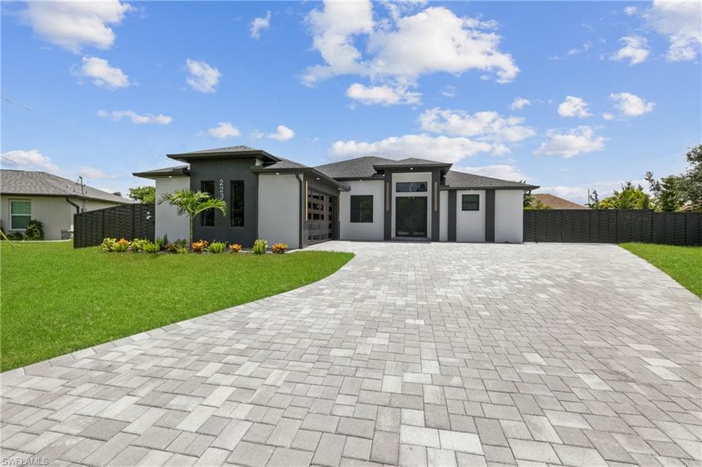 223 22nd CT CAPE CORAL, FL 33991