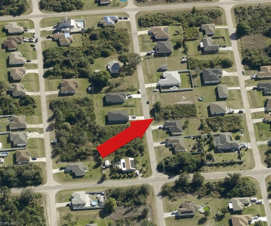 2813 38th ST SW LEHIGH ACRES, FL 33976