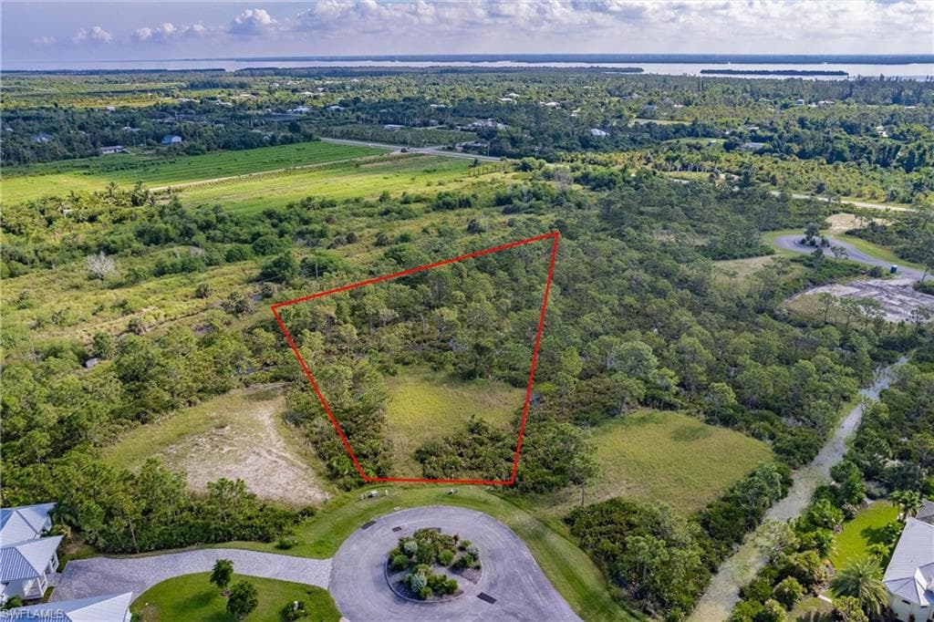 12534 Indian Shell TRL BOKEELIA, FL 33922