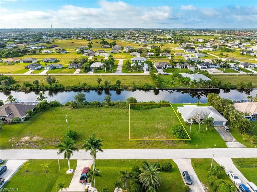 2810 NW 4th ST CAPE CORAL, FL 33993