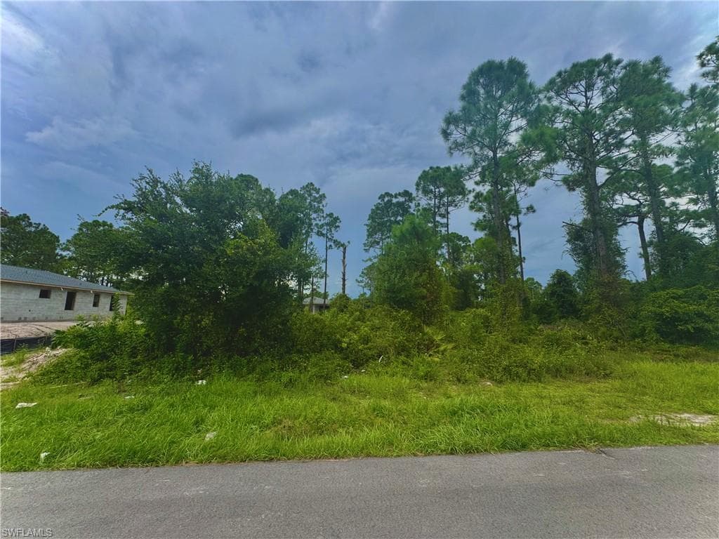320 Loire AVE S LEHIGH ACRES, FL 33974