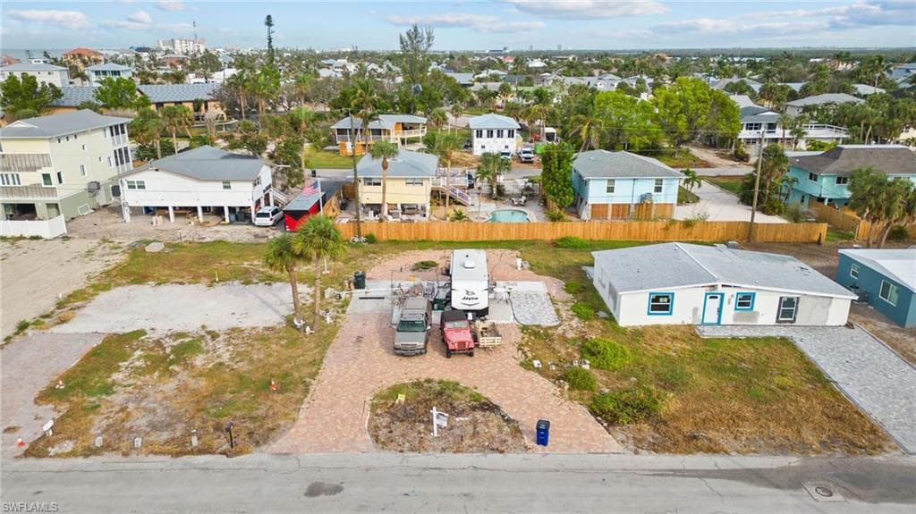 137 Hibiscus DR