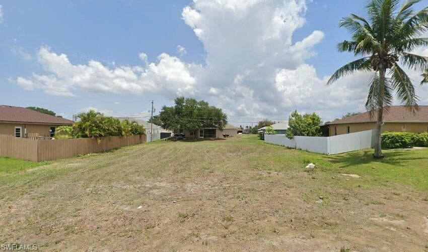 1121 NE 9th TER CAPE CORAL, FL 33909