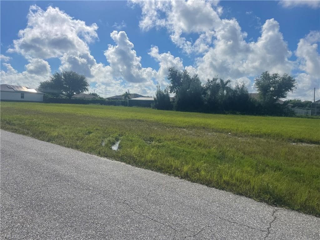 634 15th TER CAPE CORAL, FL 33993